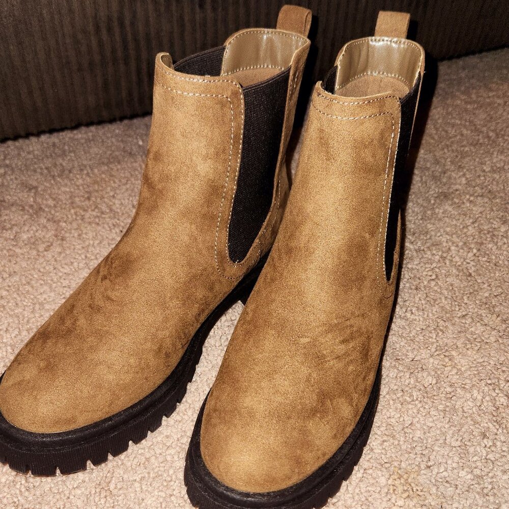 Brown chelsea boot